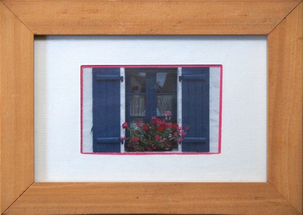 cadre bois fenêtre volets bleus AMICALE LAIQUE Atelier encadrement L18 H13