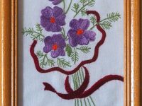 cadre brodé violettes CHABOT Marie-Claude L16 H22